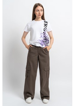 Brązowe spodnie bawełniane typu cargo z przestrzennymi kieszeniami, Rozmiar - 140, Kolor - Brązowy ze sklepu REPORTER w kategorii Spodnie dziewczęce - zdjęcie 189106962