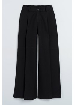 Czarne eleganckie spodnie WIDE LEG z nogawkami w kant, Rozmiar - 140, Kolor - Czarny ze sklepu REPORTER w kategorii Spodnie dziewczęce - zdjęcie 189106974