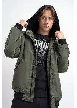 Khaki kurtka typu bomberka z kapturem lekko ocieplana, Rozmiar - 140, Kolor - Khaki ze sklepu REPORTER w kategorii Kurtki chłopięce - zdjęcie 189107231