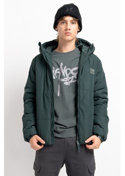 Zielona pikowana kurtka z aplikacją na wysokości piersi lekko ocieplana, Rozmiar - 140, Kolor - Zielony ze sklepu REPORTER w kategorii Kurtki chłopięce - zdjęcie 189107233