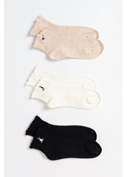 Skarpety z ozdobnym haftem 3-PAK, Rozmiar -  31, Kolor - Multikolor ze sklepu REPORTER w kategorii Skarpetki dziecięce - zdjęcie 189107300