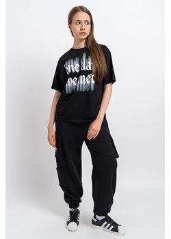 Czarne spodnie dresowe REGULAR z naszywanymi kieszeniami na nogawkach, Rozmiar - 140, Kolor - Czarny ze sklepu REPORTER w kategorii Spodnie dziewczęce - zdjęcie 189107362