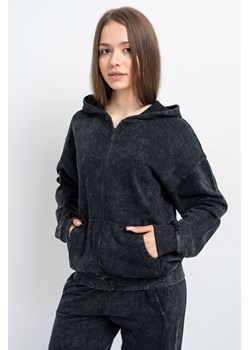 Czarna bluza REGULAR z kapturem z efektem sprania zapinana na zamek, Rozmiar - 140, Kolor - Czarny ze sklepu REPORTER w kategorii Bluzy dziewczęce - zdjęcie 189107412