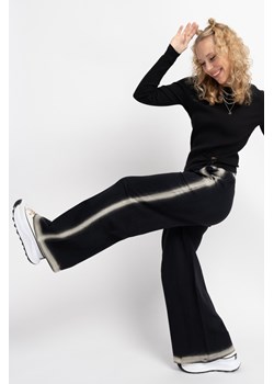 Czarne spodnie dresowe WIDE LEG z modnym cieniowaniem, Rozmiar - 140, Kolor - Czarny ze sklepu REPORTER w kategorii Spodnie dziewczęce - zdjęcie 189107544