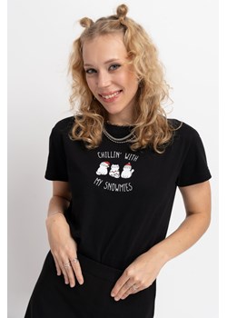 Czarny t-shirt COMFORT z autorską grafiką z motywem świątecznym z przodu, Rozmiar - 170, Kolor - Czarny ze sklepu REPORTER w kategorii Bluzki dziewczęce - zdjęcie 189107552