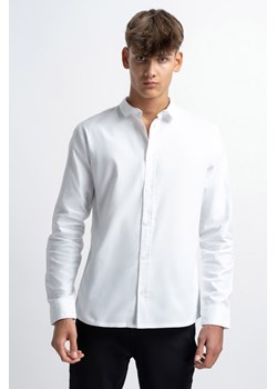 Biała koszula o regularnym kroju z długim rękawem, Rozmiar - 140, Kolor - Biały ze sklepu REPORTER w kategorii Koszule chłopięce - zdjęcie 189107641