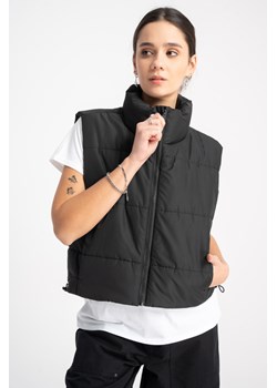 Czarny pikowany bezrękawnik na wysokiej stójce, Rozmiar - 170, Kolor - Czarny ze sklepu REPORTER w kategorii Kamizelki dziewczęce - zdjęcie 189107881