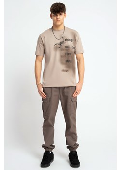 Ciemnobrązowe spodnie typu joggery z naszywanymi kieszeniami, Rozmiar - 140, Kolor - Brązowy ze sklepu REPORTER w kategorii Spodnie chłopięce - zdjęcie 189107983