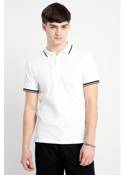 Biała koszulka polo REGULAR z krótkim rękawem, Kolor - Biały, Rozmiar - 182 ze sklepu REPORTER w kategorii T-shirty chłopięce - zdjęcie 189108110