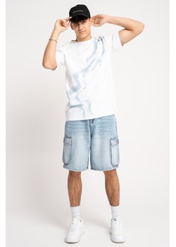 Jasnoniebieskie krótkie spodenki jeansowe REGULAR z przestrzennymi kieszeniami, Rozmiar - 170, Kolor - Niebieski ze sklepu REPORTER w kategorii Spodenki chłopięce - zdjęcie 189108143