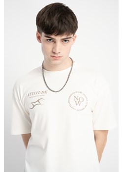 Kremowym t-shirt OVERSIZE w stylu collage z grafiką na wysokości piersi, Rozmiar - 146, Kolor - Kremowy ze sklepu REPORTER w kategorii T-shirty chłopięce - zdjęcie 189108194