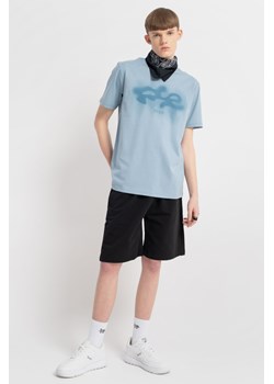 Czarne krótkie spodenki dresowe REGULAR z kieszonką z tyłu, Rozmiar - 170, Kolor - Czarny ze sklepu REPORTER w kategorii Spodenki chłopięce - zdjęcie 189108262