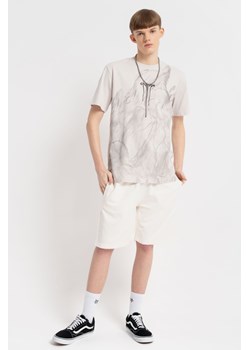 Kremowe krótkie spodenki dresowe REGULAR z kieszonką z tyłu, Rozmiar - 170, Kolor - Beżowy ze sklepu REPORTER w kategorii Spodenki męskie - zdjęcie 189108264