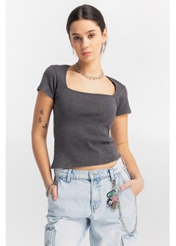 Szara bluzka SLIM z dzianiny prążkowej z efektem sprania, Rozmiar - 140, Kolor - Szary ze sklepu REPORTER w kategorii Bluzki dziewczęce - zdjęcie 189108292