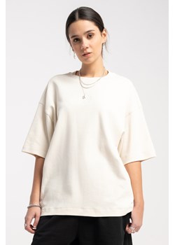 Kremowy t-shirt OVERSIZE z minimalistycznym haftem z przodu, Rozmiar - 140, Kolor - Kremowy ze sklepu REPORTER w kategorii Bluzki dziewczęce - zdjęcie 189108353