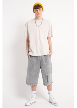 Jasnoszare krótkie spodenki z efektem sprania model JORTS, Rozmiar - 158, Kolor - Szary ze sklepu REPORTER w kategorii Spodenki męskie - zdjęcie 189108381