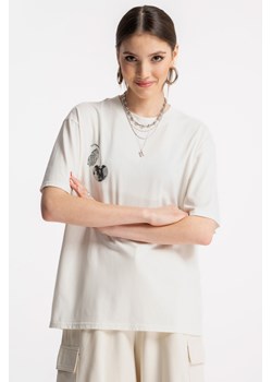 Kremowy t-shirt OVERSIZE z autorską grafiką z przodu, Rozmiar - 140, Kolor - Kremowy ze sklepu REPORTER w kategorii Bluzki dziewczęce - zdjęcie 189108470