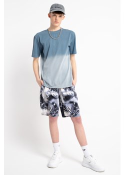 Szorty kąpielowe REGULAR z nadrukiem w odcieniach granatowego na całości, Rozmiar - 140, Kolor - Multikolor ze sklepu REPORTER w kategorii Spodenki męskie - zdjęcie 189108551