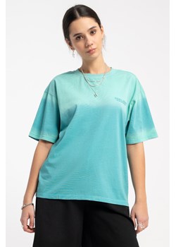 Turkusowy t-shirt OVERSIZE z efektem sprayowania, Rozmiar - 140, Kolor - Niebieski ze sklepu REPORTER w kategorii Bluzki dziewczęce - zdjęcie 189108591