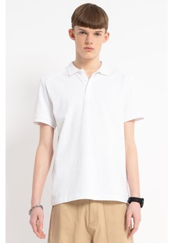 Biała koszulka polo REGULAR z krótkim rękawem, Rozmiar - 140, Kolor - Biały ze sklepu REPORTER w kategorii T-shirty chłopięce - zdjęcie 189108661
