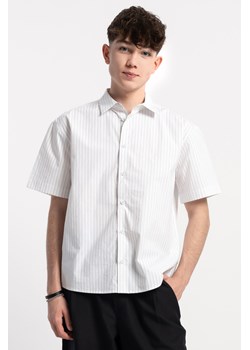 Biała koszula w niebieski prążek o kroju BOXY z krótkim rękawem, Rozmiar - 170, Kolor - Biały ze sklepu REPORTER w kategorii Koszule chłopięce - zdjęcie 189108763