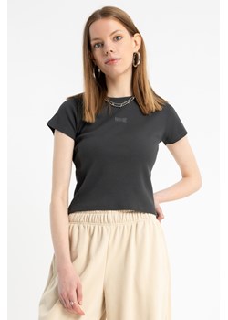 Szary CROP TOP z dzianiny prążkowanej, Rozmiar - 170, Kolor - Szary ze sklepu REPORTER w kategorii Bluzki dziewczęce - zdjęcie 189108774