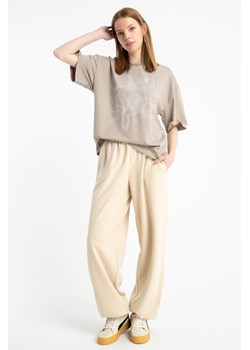 Kremowe spodnie dresowe OVERSIZE bez nadruków, Rozmiar - 170, Kolor - Kremowy ze sklepu REPORTER w kategorii Spodnie dziewczęce - zdjęcie 189108844