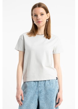 Jasnoszary t-shirt REGULAR bez nadruków z ozdobną naszywką, Rozmiar - 170, Kolor - Szary ze sklepu REPORTER w kategorii Bluzki dziewczęce - zdjęcie 189108852