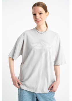 Jasnoszary t-shirt OVERSIZE z autorską grafiką z przodu, Rozmiar - 140, Kolor - Szary ze sklepu REPORTER w kategorii Bluzki dziewczęce - zdjęcie 189109260