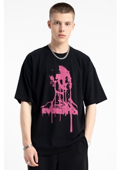Czarny t-shirt OVERSIZE z autorską grafiką w kontrastowym kolorze z przodu, Rozmiar - 146, Kolor - Czarny ze sklepu REPORTER w kategorii T-shirty chłopięce - zdjęcie 189109364