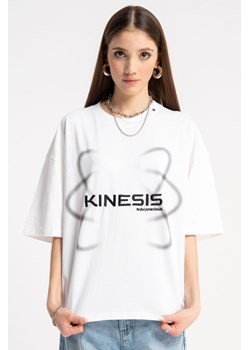 Biały t-shirt BOXY z autorską grafiką z przodu, Rozmiar - 140, Kolor - Biały ze sklepu REPORTER w kategorii Bluzki dziewczęce - zdjęcie 189109404