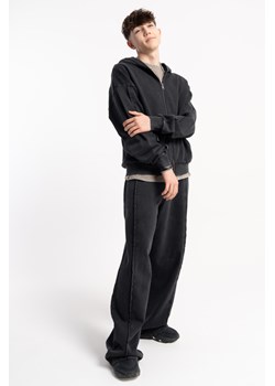 Ciemnoszare spodnie dresowe WIDE LEG z efektem sprania, Rozmiar - 176, Kolor - Ciemny szary ze sklepu REPORTER w kategorii Spodnie chłopięce - zdjęcie 189109473