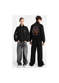 Czarna bluza REGULAR z haftem z tyłu bez kaptura, Rozmiar - 146, Kolor - Czarny ze sklepu REPORTER w kategorii Bluzy chłopięce - zdjęcie 189109761