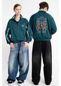 Ciemnozielona bluza REGULAR z haftem z tyłu bez kaptura, Rozmiar - 146, Kolor - Ciemna zieleń ze sklepu REPORTER w kategorii Bluzy chłopięce - zdjęcie 189109773