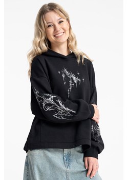 Czarna bluza BOXY z kapturem z autorską grafiką, Rozmiar - 170, Kolor - Czarny ze sklepu REPORTER w kategorii Bluzy dziewczęce - zdjęcie 189109844