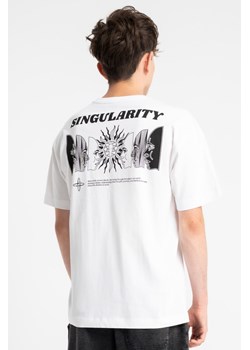 Biały t-shirt LOOSE z autorską grafiką z tyłu, Rozmiar - 170, Kolor - Biały ze sklepu REPORTER w kategorii T-shirty chłopięce - zdjęcie 189109914