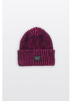 Czerwono-czarna czapka z naszywką z przodu, Rozmiar -  r2, Kolor - Czerwony ze sklepu REPORTER w kategorii Czapki dziecięce - zdjęcie 189110131