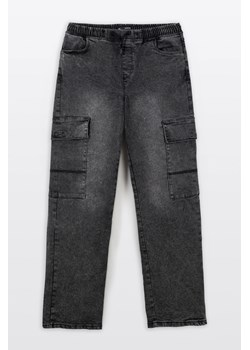 Szare spodnie jeansowe typu CARGO z efektem sprania, Rozmiar - 140, Kolor - Szary ze sklepu REPORTER w kategorii Spodnie chłopięce - zdjęcie 189110271