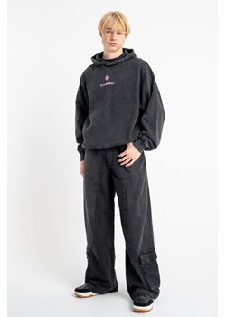 Czarne spodnie jeansowe typu CARGO z przestrzennymi kieszeniami, Rozmiar - 170, Kolor - Czarny ze sklepu REPORTER w kategorii Spodnie chłopięce - zdjęcie 189110314