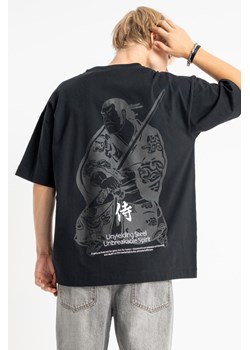 Czarny t-shirt OVERSIZE z autorską grafiką z tyłu, Rozmiar - 140, Kolor - Czarny ze sklepu REPORTER w kategorii T-shirty chłopięce - zdjęcie 189110642