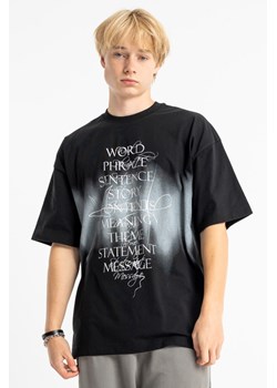 Czarny t-shirt OVERSIZE z autorską grafiką z przodu, Rozmiar - 152, Kolor - Czarny ze sklepu REPORTER w kategorii T-shirty chłopięce - zdjęcie 189110674