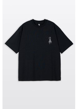 Czarny t-shirt OVERSIZE z minimalistyczną grafiką, Rozmiar - 146, Kolor - Czarny ze sklepu REPORTER w kategorii Bluzki dziewczęce - zdjęcie 189110740