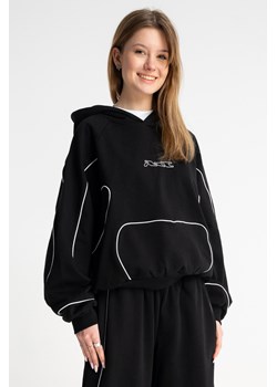 Czarna bluza BOXY z kapturem z kontrastowymi wypustkami podkreślającymi cięcia, Rozmiar - 146, Kolor - Czarny ze sklepu REPORTER w kategorii Bluzy dziewczęce - zdjęcie 189110810