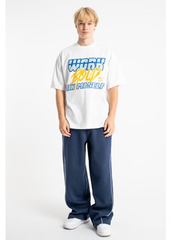 Granatowe spodnie dresowe WIDE LEG z kontrastowymi wypustkami podkreślającymi cięcia, Rozmiar - 140, Kolor - Granatowy ze sklepu REPORTER w kategorii Spodnie chłopięce - zdjęcie 189110833