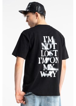 Czarny t-shirt LOOSE z autorską grafiką z tyłu, Rozmiar - 140, Kolor - Czarny ze sklepu REPORTER w kategorii T-shirty chłopięce - zdjęcie 189110940