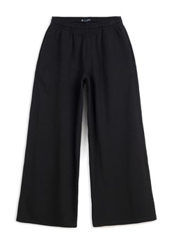 Czarne spodnie dresowe WIDE LEG bez nadruków, Rozmiar - 140, Kolor - Czarny ze sklepu REPORTER w kategorii Spodnie dziewczęce - zdjęcie 189111083