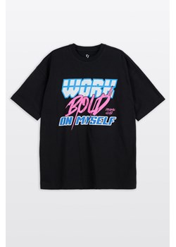 Czarny t-shirt OVERSIZE z autorską grafiką z przodu, Rozmiar - 146, Kolor - Czarny ze sklepu REPORTER w kategorii T-shirty chłopięce - zdjęcie 189111122