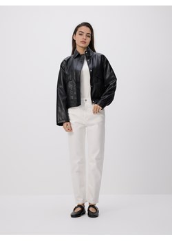 Reserved - Jeansy mom fit - złamana biel ze sklepu Reserved w kategorii Jeansy damskie - zdjęcie 189124893