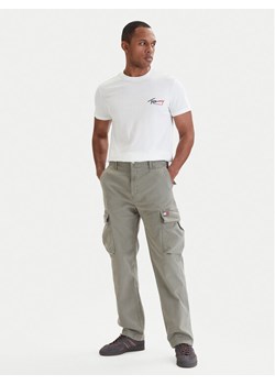 Tommy Jeans Spodnie cargo Otis DM0DM22403 Zielony Regular Fit ze sklepu MODIVO w kategorii Spodnie męskie - zdjęcie 189126883