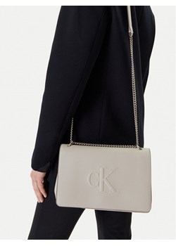 Calvin Klein Jeans Torebka Sculpted Ew Flap25 Shoulder Bag LV04K3035G Biały ze sklepu MODIVO w kategorii Kopertówki - zdjęcie 189126884